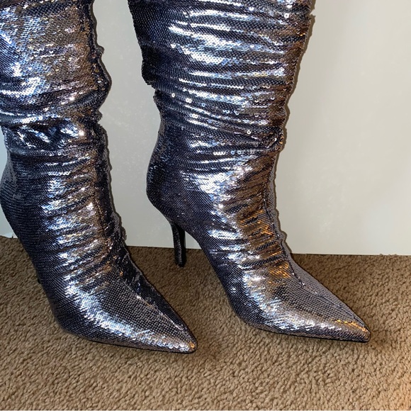 Rocco D'Amelio Shimmering Silver Heeled Boots - Picture 4 of 8